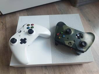Xbox One S 1TB All-Digital - 5