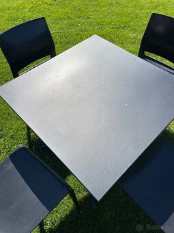 Set stůl a 4 židle zahradní nábytek pro venkovní použití - 5