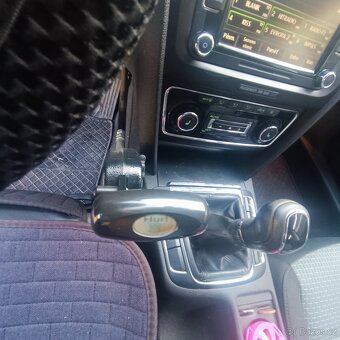 Škoda Superb s ručním ovládáním pro invalidy - 5