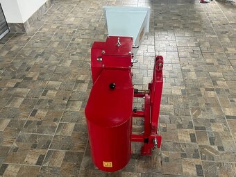 Traktorový špalíkovač a drtič větví PORTOS 03T - 5