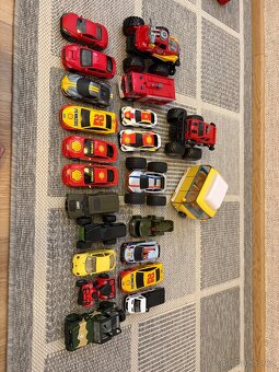 Auta a autíčka cca 150 ks  - 5