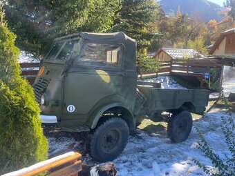 Vojenský speciál Renault R2067 4x4 - 5