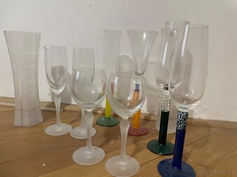 Různé designové skleničky – mix tvarů a barev - 5