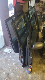 VW TOURAN 2005 DVEŘE - 5