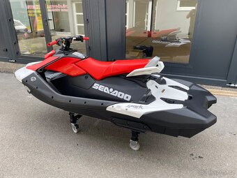Sea Doo Spark Trixx 90HP model 2025 - červeno/bílá - 5