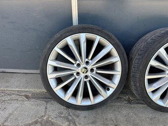 Alu kola Škoda Superb III 5x112 235/35 r19 - 5