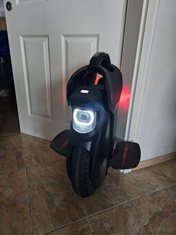 Elektrická jednokolka INMOTION V11 s monowheelem a odpružení - 5