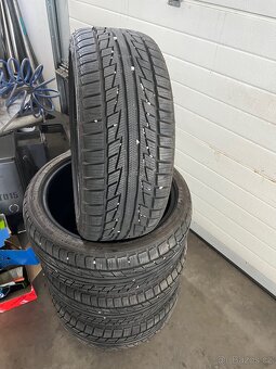 215/40R17 - 5