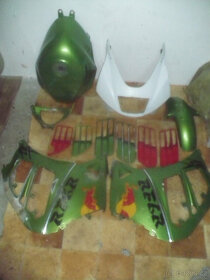 Suzuki RF 600 /900  r. 94 díly ze tří moto - 5