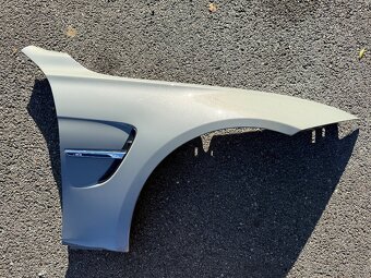 BMW M3 f80 blatník original - 5