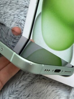 iPhone 15, 256GB, Green - 5