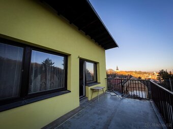 Nabízíme k pronájmu velký rodinný dům či vilu - 5