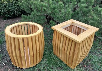 Dřevěný obal na hranaté květináče, modřínový - 5