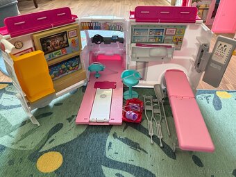 Barbie 2v1 sanitka a ordinace - 5