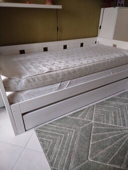 Bílá dřevěná postel rozkládací - 5