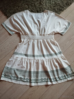 Dámské šaty vel.L/40-42 smetanové +zelené vyšívání - 5