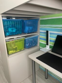 Komplet nábytek na míru - dětská patrová postel se stolem - 5
