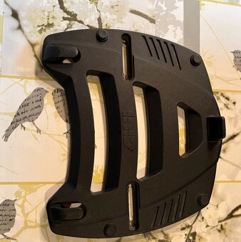 Givi Maxia V56 monokey horní kufr na motorku s nosičem - 5