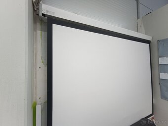 Navíjecí projekční plátno PROJECTA - 5