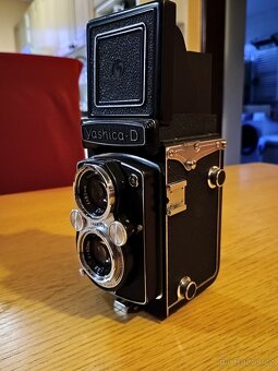 Yashica - D - 5