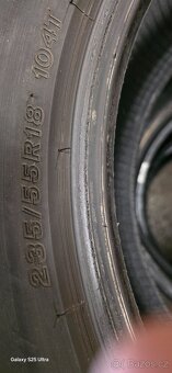 Prodám 2ks pneu 235/55/18 - 5