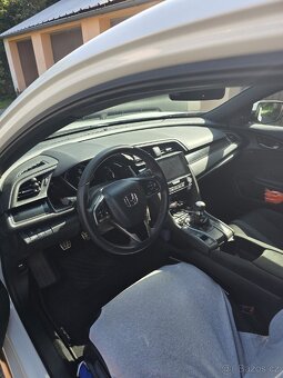 Honda Civic X - 5