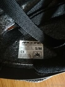 KOLEČKOVÉ BRUSLE/ IN Line 43-44, dětská cyklo helma - 5