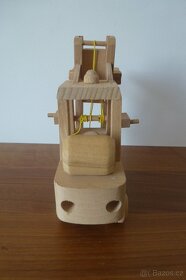 Dřevěné auto se zdvihací plošinou - 5