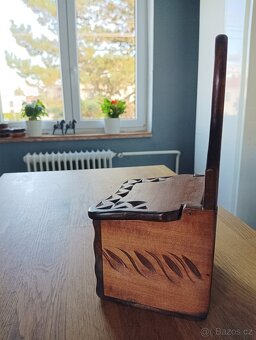 DŘEVĚNÁ RUČNĚ VYŘEZÁVANÁ KOŘENKA - 5