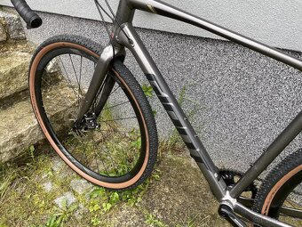 Giant Revolt custom build - 5