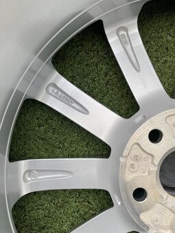 Originální Alu kola 5x112 VW Golf 205/50/17 DOT22 - 5