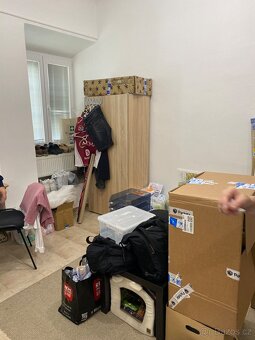 Nábytek , pult a regály z obchodu - 5