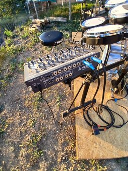 Roland - 5