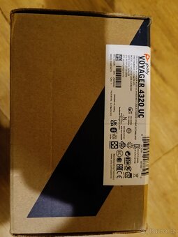 Bezdrátový headset se stanicí Poly Voyager 4320 UC - 5