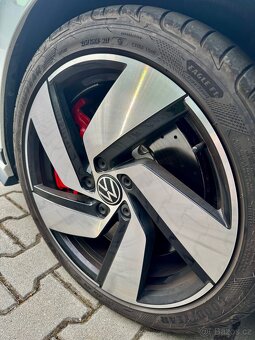 Volkswagen Golf 8 GTI Clubsport - 5