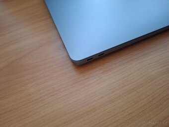 Macbook Air 13 palců M1 chip 16GB RAM 256 SSD 250 cyklů - 5