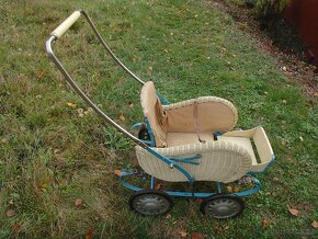 retro tříkolka a kočárek - 5