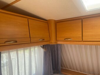 LMC Luxus 475 / PEVNÁ POSTEL 100 km/h - 5