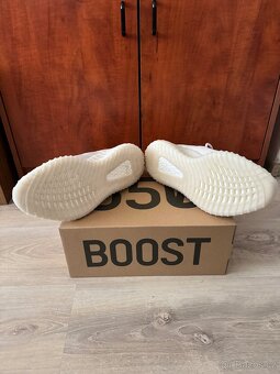Yeezy 350 V2 “bone” 45 1/3 - 5