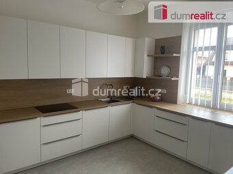 Pronájem luxusní vily po kompletní rekonstrukci Praha Zbrasl - 5