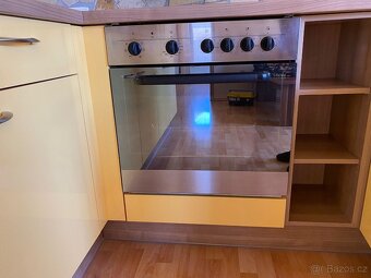 Moderní kuchyňská linka se spotřebiči - 5