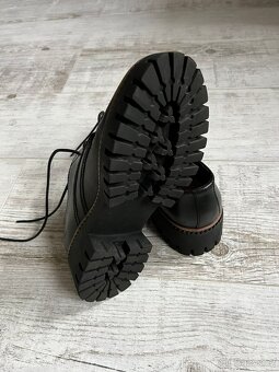 Dámské kožené polobotky Lasocki vel. 37 - 5