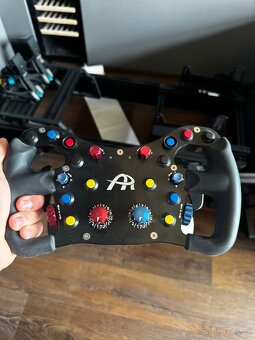 Sim-racing simulátor na prodej – TOP stav, profi komponenty - 5