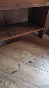 Stará prosklená skříňka - 5