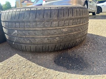 Pirelli Cinturato P7 235/40/19 - 5