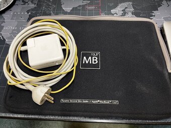 MacBook Air 13" (2015) SSD - 512 GB + nabíječka - 5