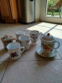 Porcelánové soupravy, hrnečky s husou... - 5