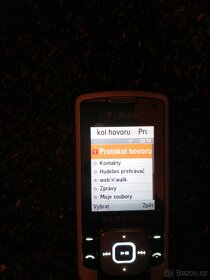 Samsung SGH-F330 s velkým množstvím příslušenství - 5