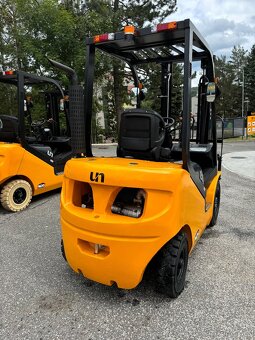 Nový - Vysokozdvižný vozík UN FD25 2.5t diesel - 5