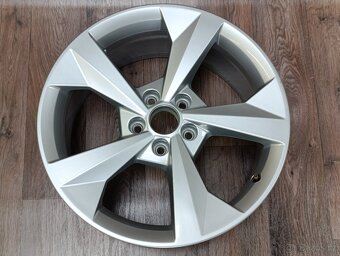 5x112 Audi A3 8Jx18 ET46 číslo 8Y0601025CP s1 alu disky - 5